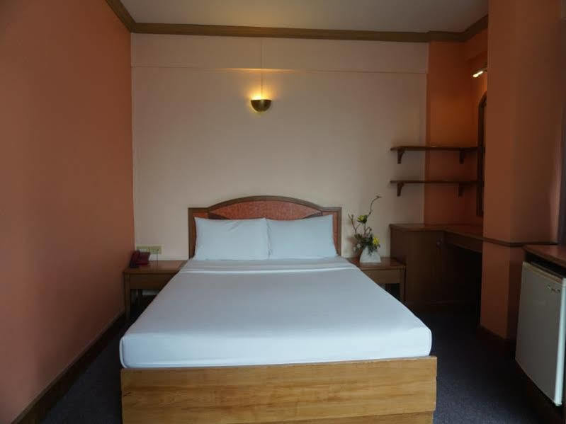Tanaphat Hatyai Hotel Hat Yai Ngoại thất bức ảnh